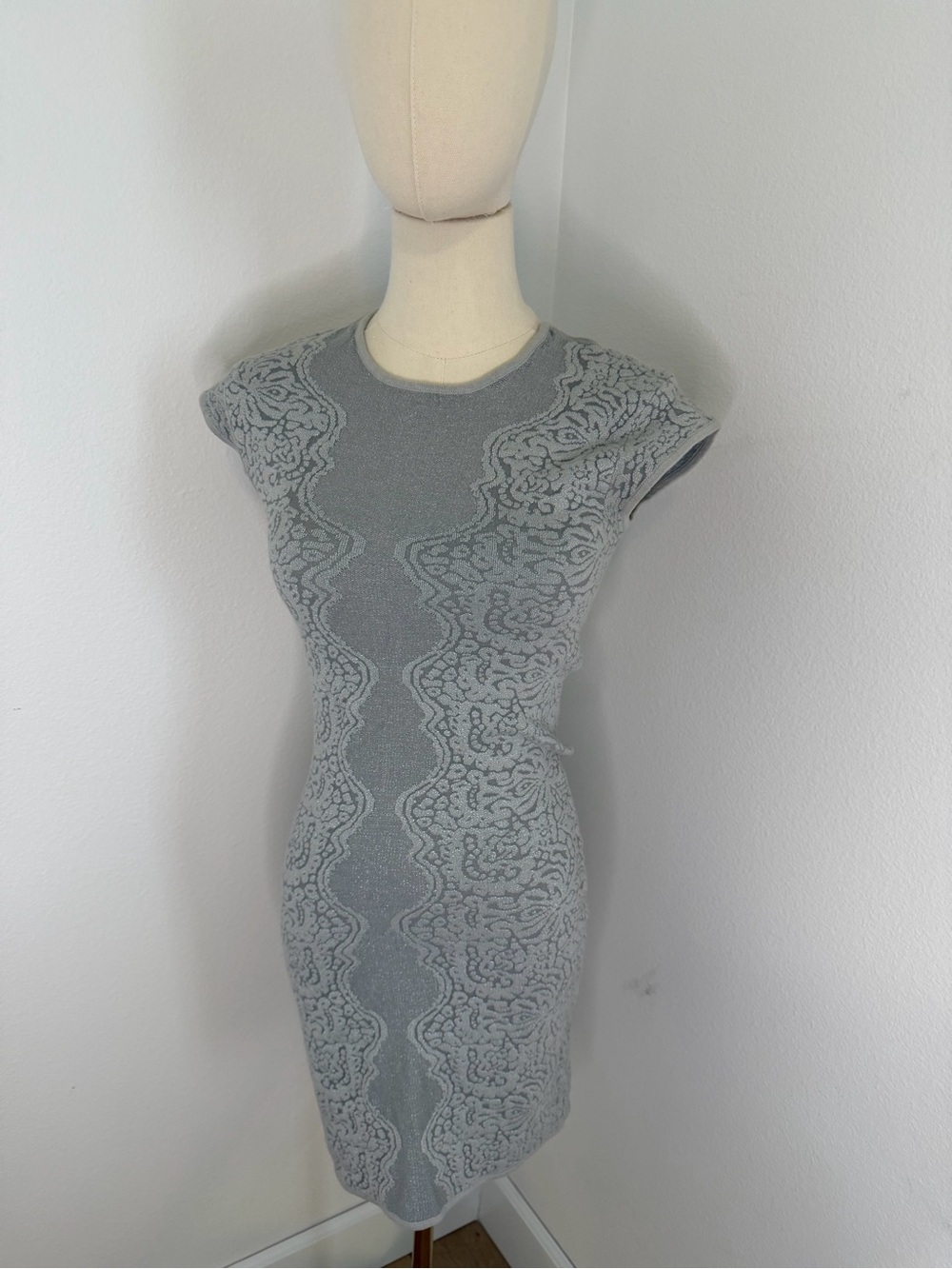 Parker‎ Light Gray Textured Body con Mini Dress Size Small